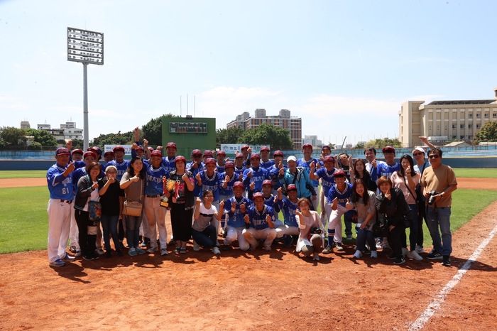 賀！本系棒球代表隊獲111學年度大專棒球聯賽公開組二級冠軍晉升公開一級圖片